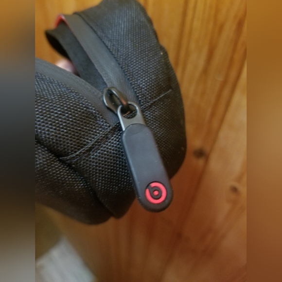 Beats headphone case - Picture 3 of 3